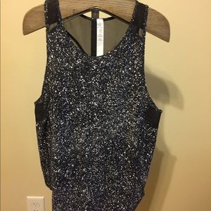 Lululemon black and white activewear